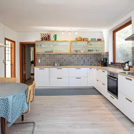 14 Person In Sjaellands Odde