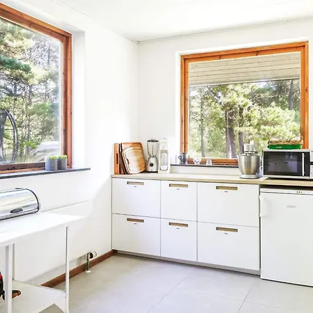 14 Person In Sjaellands Odde *