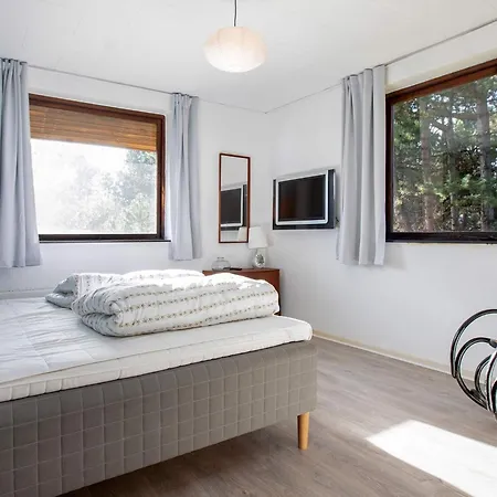 14 Person In Sjaellands Odde