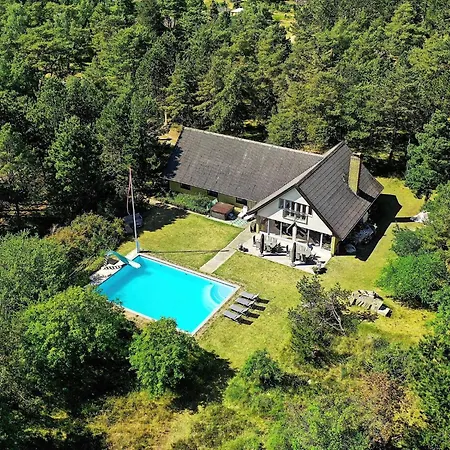 14 Person In Sjaellands Odde *